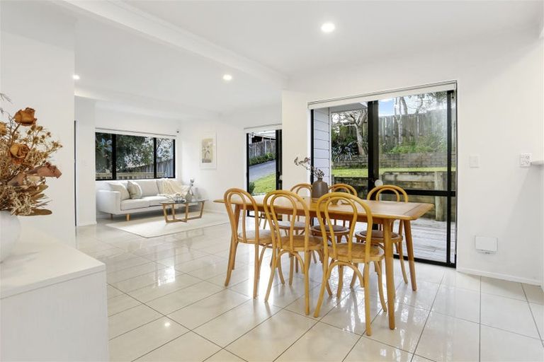 Photo of property in 1/61 Pupuke Road, Birkenhead, Auckland, 0627