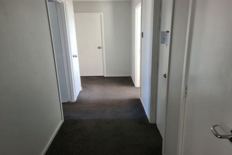 Photo of property in 13 Funnell Place, Manurewa, Auckland, 2102