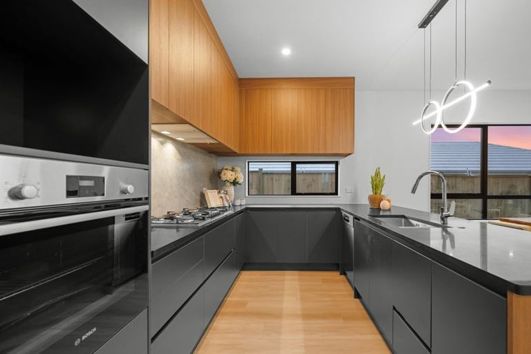 Photo of property in 7 Awa Avenue, Helensville, 0800