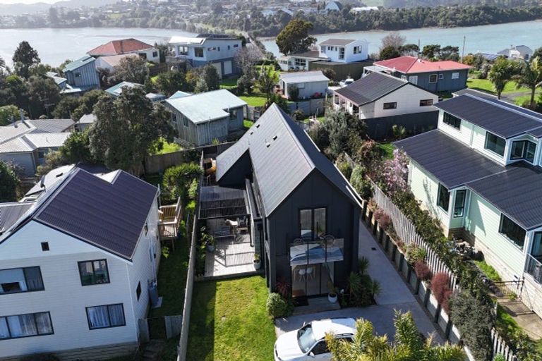 Photo of property in 10a Tahuna Avenue, Raglan, 3225