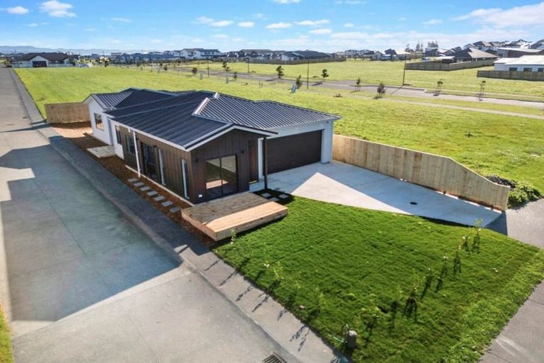 Photo of property in 111 Mutetai Road, Clarks Beach, 2122