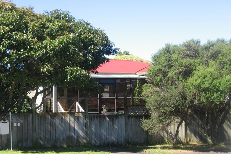 Photo of property in 9 Maunder Place, New Lynn, Auckland, 0600