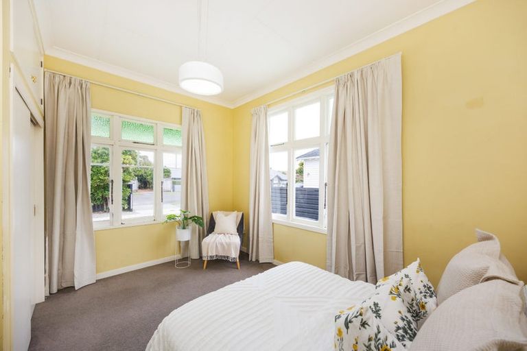 Photo of property in 17 Knowles Street, Terrace End, Palmerston North, 4410