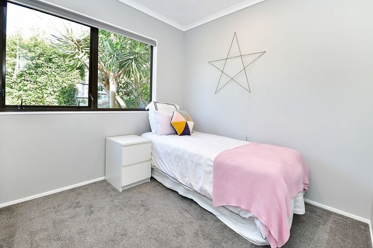 Photo of property in 30b Elliston Crescent, Stanmore Bay, Whangaparaoa, 0932