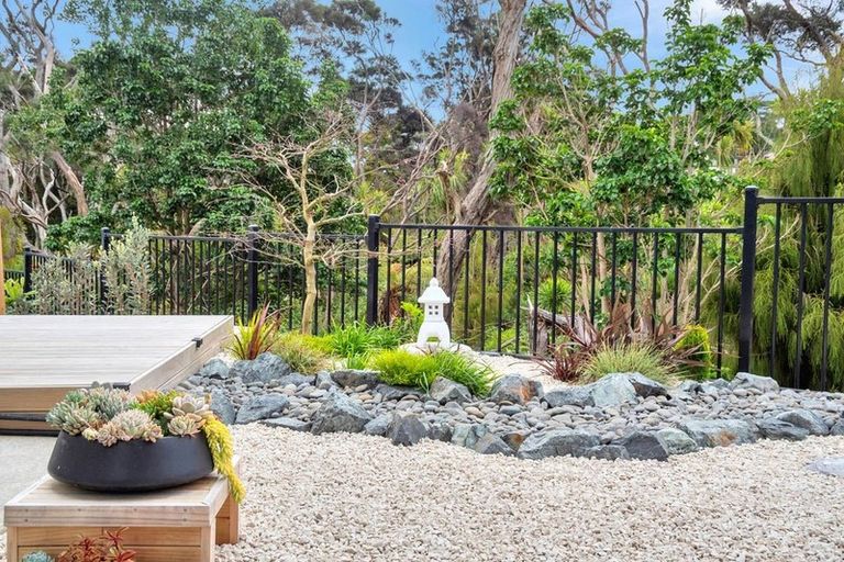 Photo of property in 14 Sauterne Road, Kumeu, 0810