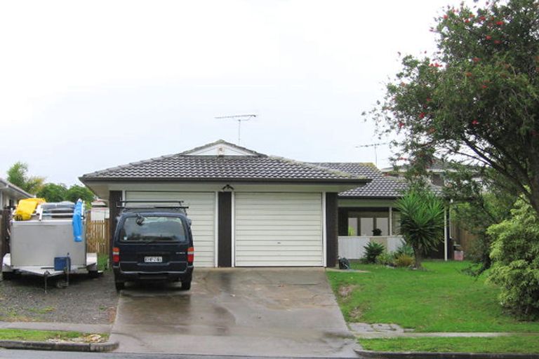 Photo of property in 15 Prince Regent Drive, Half Moon Bay, Auckland, 2012
