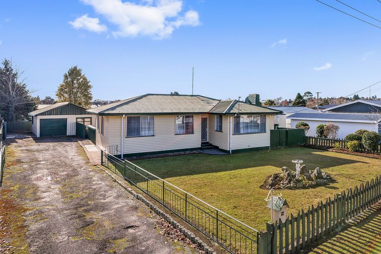 Photo of property in 24 Cochrane Street, Fairy Springs, Rotorua, 3015
