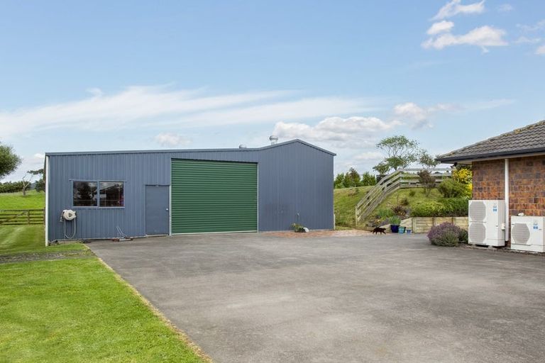 Photo of property in 38a Kaipara Lake Road, South Head, Helensville, 0874