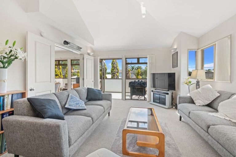 Photo of property in 13a Marellen Drive, Red Beach, 0932