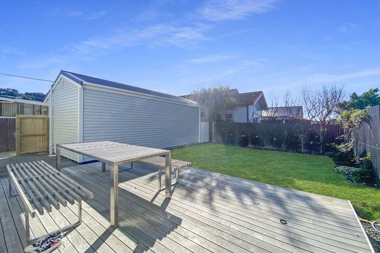 Photo of property in 81 Endeavour Street, Lyall Bay, Wellington, 6022