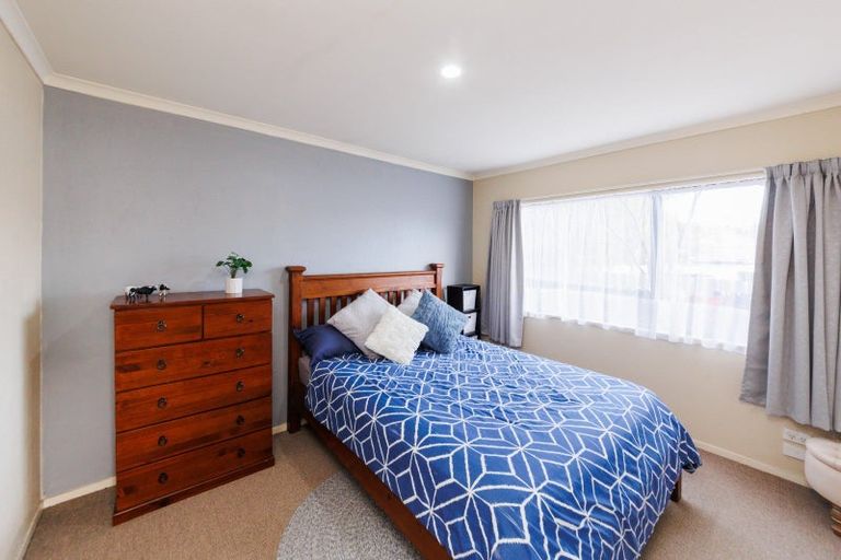 Photo of property in 1 Crewe Crescent, Hokowhitu, Palmerston North, 4410