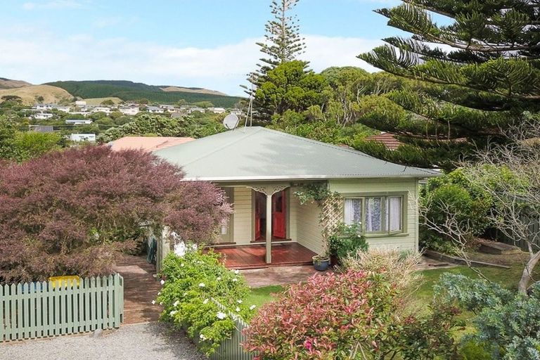 Photo of property in 36 Raroa Place, Pukerua Bay, 5026