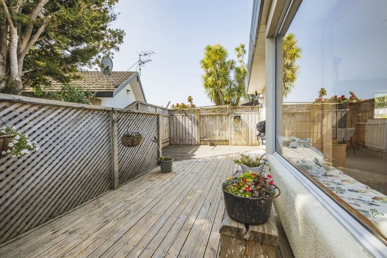 Photo of property in 26 Marchant Place, Westown, New Plymouth, 4310