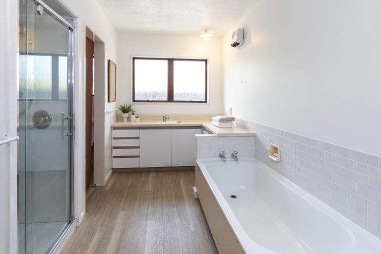 Photo of property in 1/5 Chokebore Place, Sockburn, Christchurch, 8042