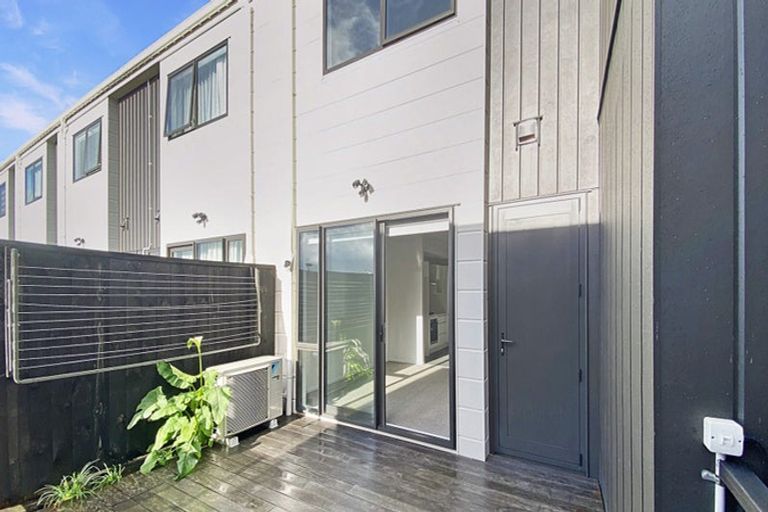 Photo of property in 4/1 Scott Road, Hobsonville, Auckland, 0616