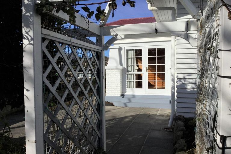 Photo of property in 12 Mangorei Road, Strandon, New Plymouth, 4312