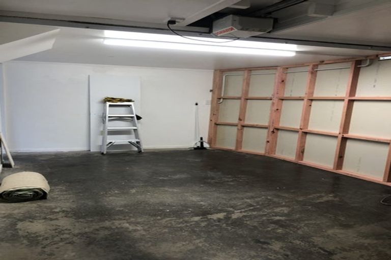 Photo of property in 18 Ngatira Road, Muriwai, Waimauku, 0881