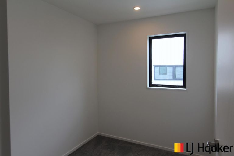 Photo of property in 9a Putiputi Way, Papakura, 2110