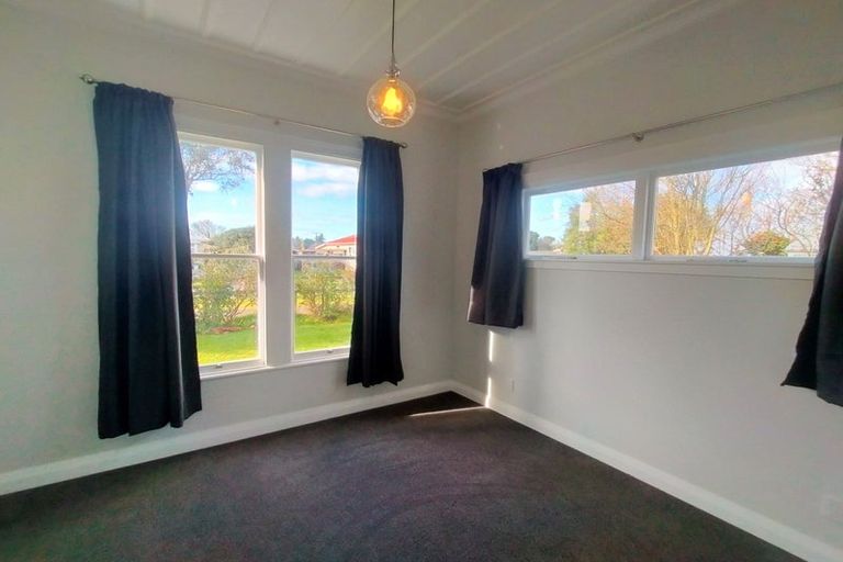 Photo of property in 37 Ross Street, Woodville, 4920