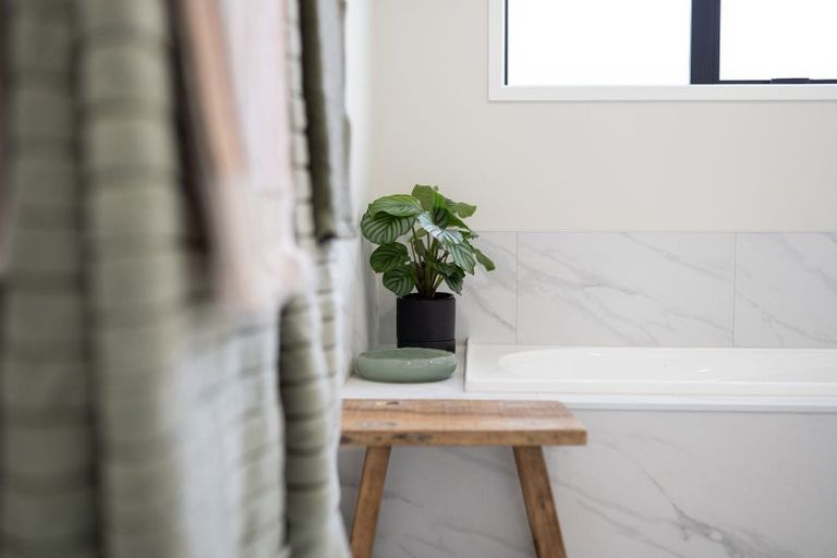 Photo of property in 38 Metoriti Crescent, Karaka, 2124