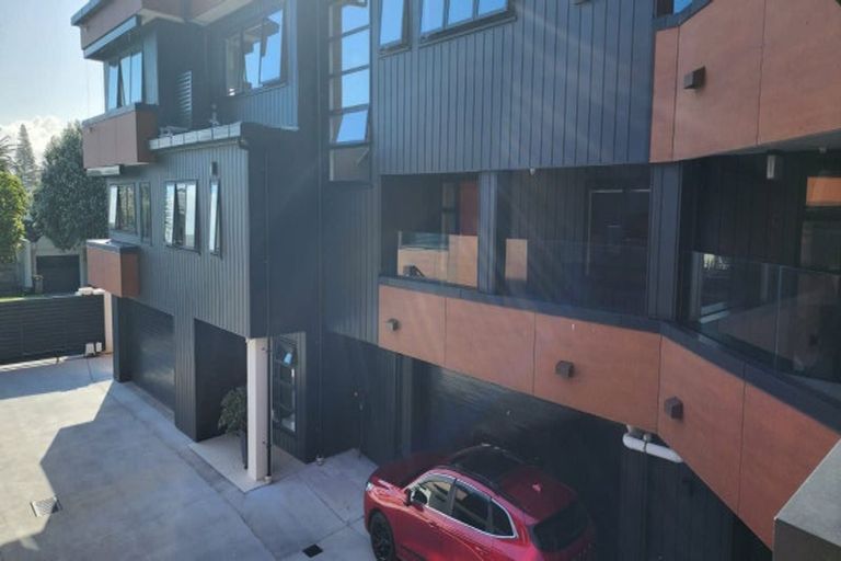 Photo of property in 2/29 May Street, Mount Maunganui, 3116