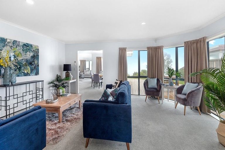 Photo of property in 52 Miles Crescent, Newlands, Wellington, 6037