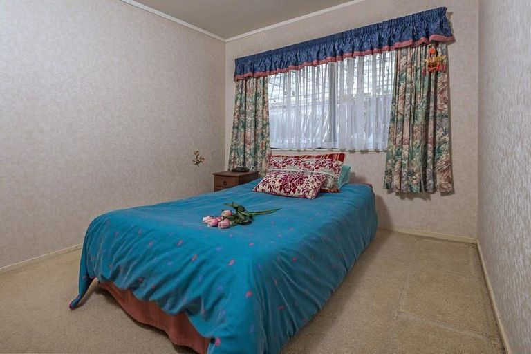 Photo of property in 16 Headcorn Place, Botany Downs, Auckland, 2010