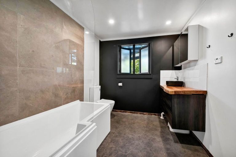 Photo of property in 263 Huatoki Street, Upper Vogeltown, New Plymouth, 4310