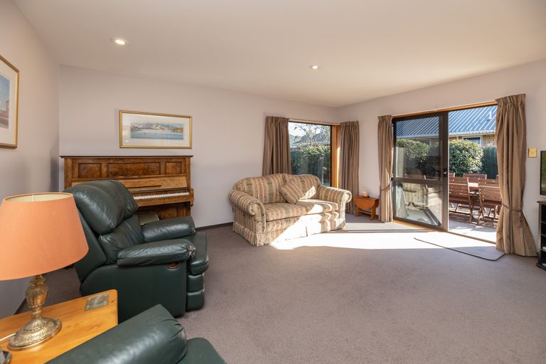 Photo of property in 22 Berkshire Drive, Avonhead, Christchurch, 8042