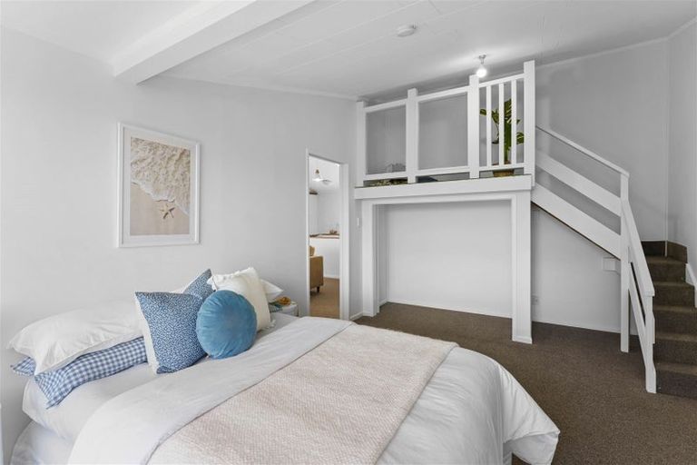 Photo of property in 15 Ruru Street, Waikanae, 5036