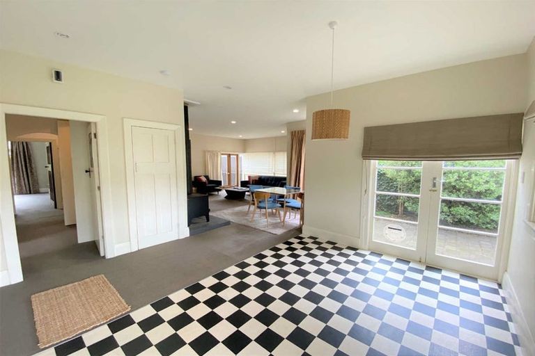 Photo of property in 19 Taupata Street, Redcliffs, Christchurch, 8081