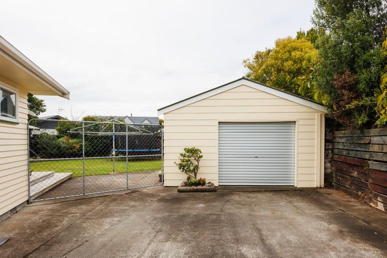 Photo of property in 21 Acacia Street, Kelvin Grove, Palmerston North, 4414