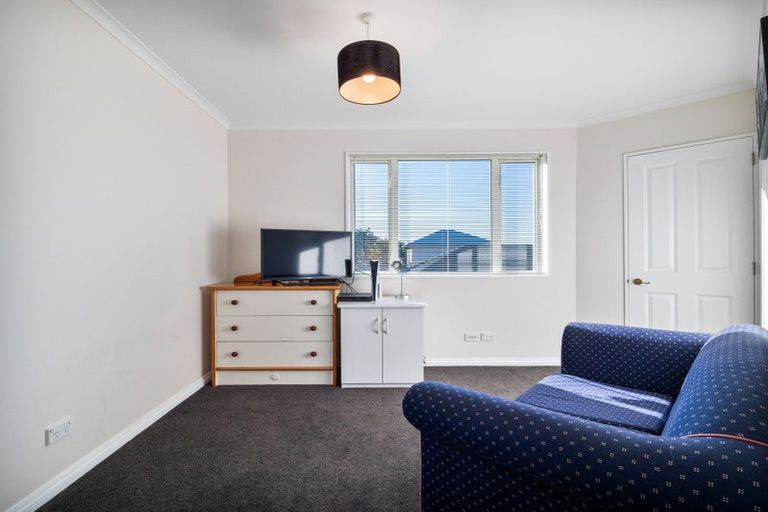 Photo of property in 15 Sutton Place, Dallington, Christchurch, 8061