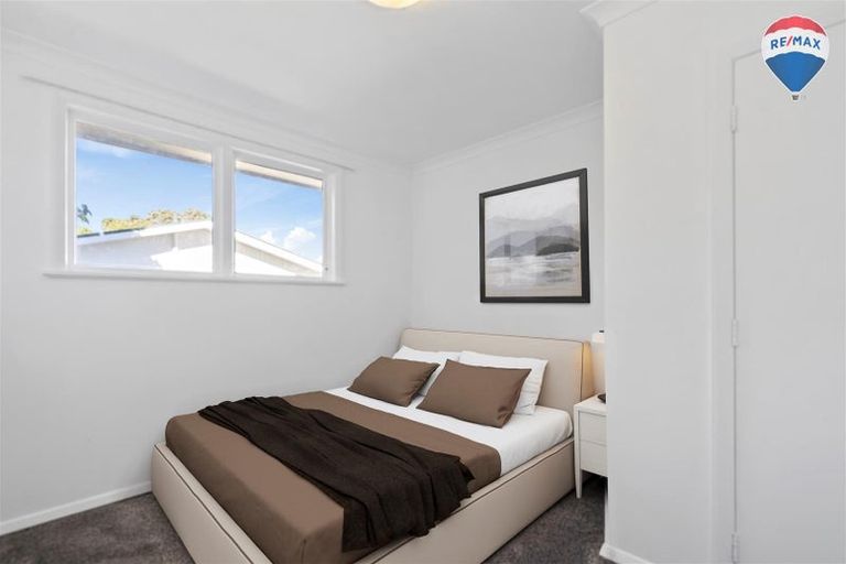 Photo of property in 43 Stewart Drive, Newlands, Wellington, 6037