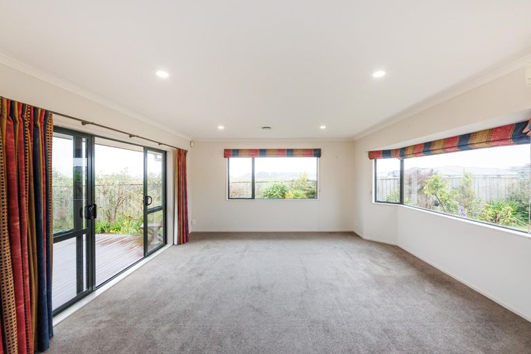 Photo of property in 31 Johnstone Drive, Fitzherbert, Palmerston North, 4410