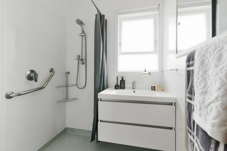 Photo of property in 23 Hereford Street, Te Atatu Peninsula, Auckland, 0610