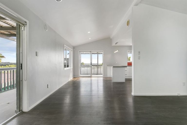 Photo of property in 84 Hetherington Road, Ranui, Auckland, 0612