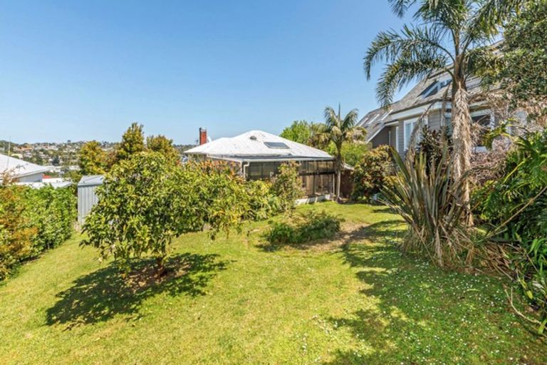 Photo of property in 35 Bayview Road, Browns Bay, Auckland, 0630