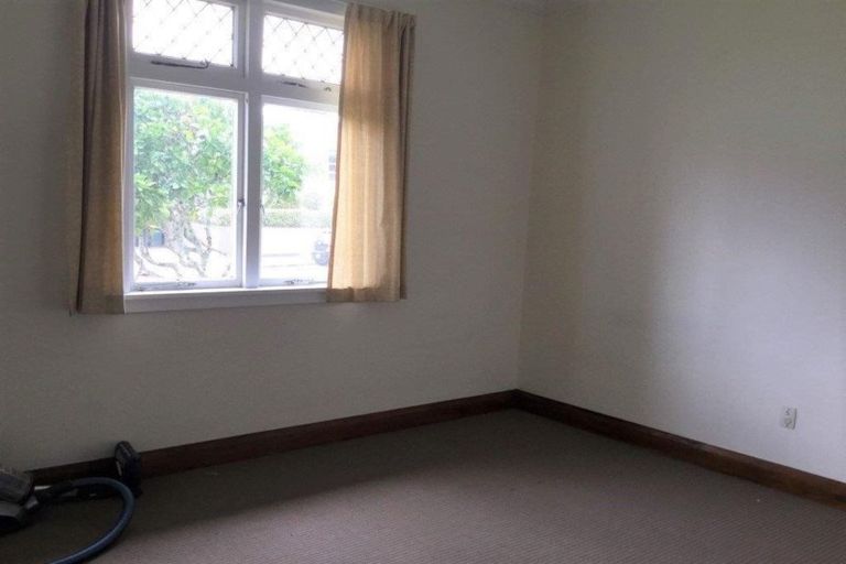 Photo of property in 14 Mangorei Road, Strandon, New Plymouth, 4312