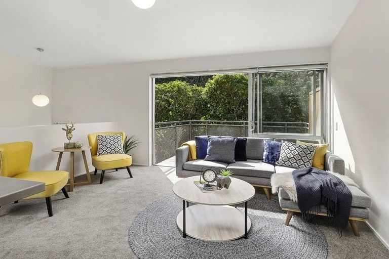 Photo of property in 2/2 Onslow Road, Khandallah, Wellington, 6035