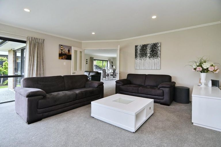 Photo of property in 3 Orewa Close, Parklands, Christchurch, 8083