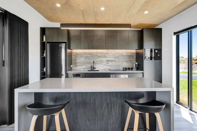 Photo of property in 21 Rosemount Road, Waverley, 4591