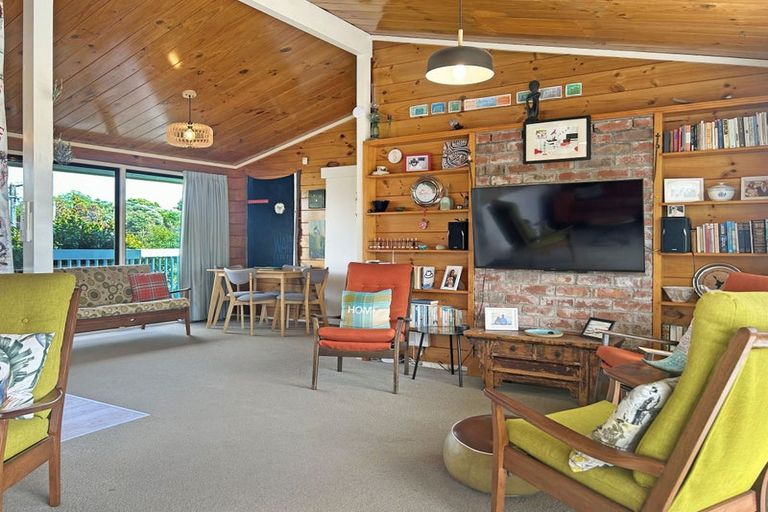 Photo of property in 1a Field Way, Waikanae Beach, Waikanae, 5036