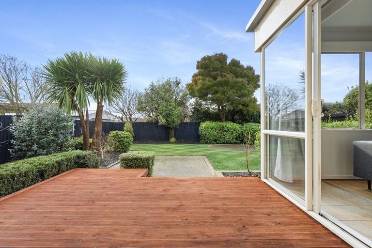 Photo of property in 2/64a Toorak Avenue, Avonhead, Christchurch, 8042