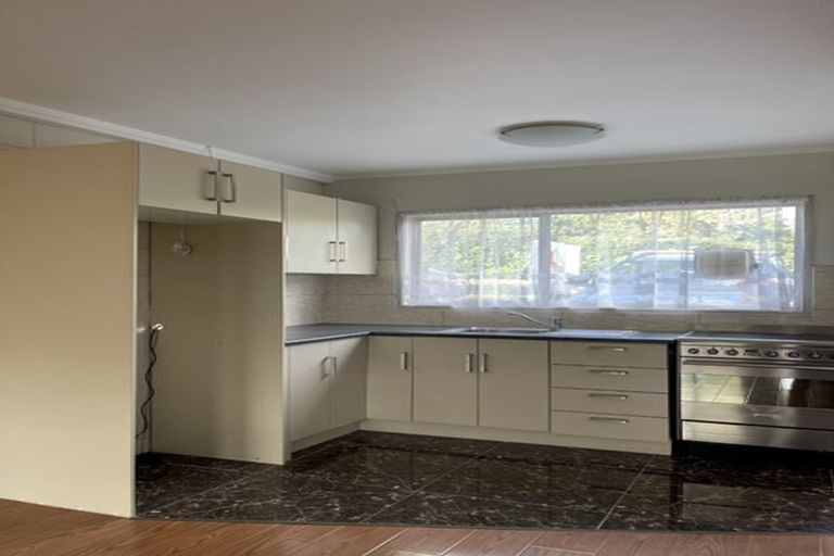 Photo of property in 5/106 West Coast Road, Glen Eden, Auckland, 0602