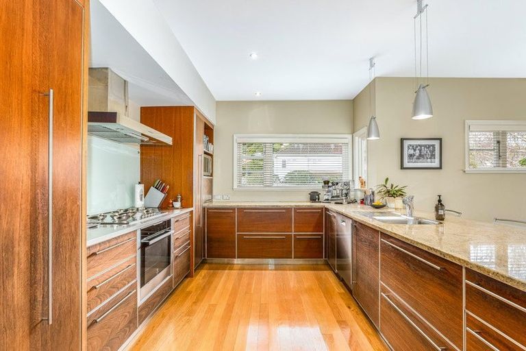 Photo of property in 33 Cheviot Road, Lowry Bay, Lower Hutt, 5013