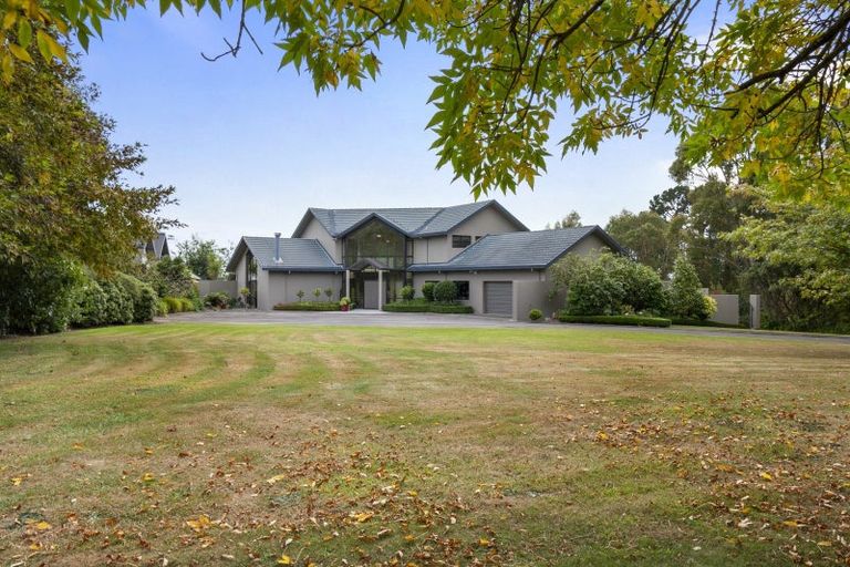 Photo of property in 70 Waicola Drive, Fitzherbert, Palmerston North, 4471