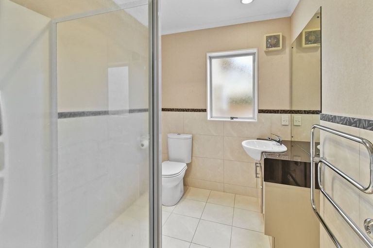 Photo of property in 29 Seresin Crescent, Flat Bush, Auckland, 2016