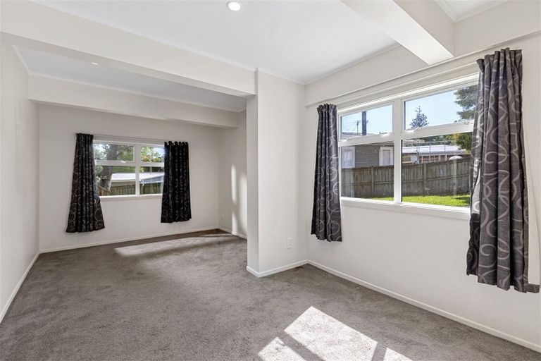 Photo of property in 8 Altona Road, Forrest Hill, Auckland, 0620