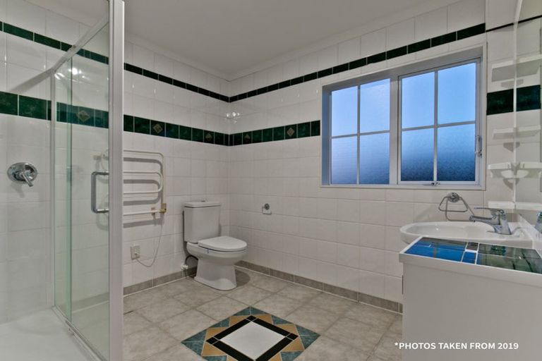 Photo of property in 18 Mansion Court, West Harbour, Auckland, 0618